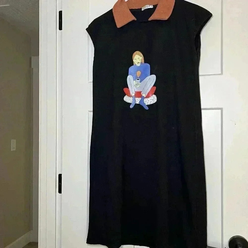 3158 Classic Black Sleeveless Dress Size S/M With Brown Collar Graphic Of Girl